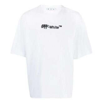 Camiseta con logo pintado con spray