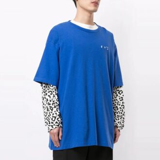 Camiseta de manga corta con cuello redondo, corte holgado y estampado de logotipo, color azul