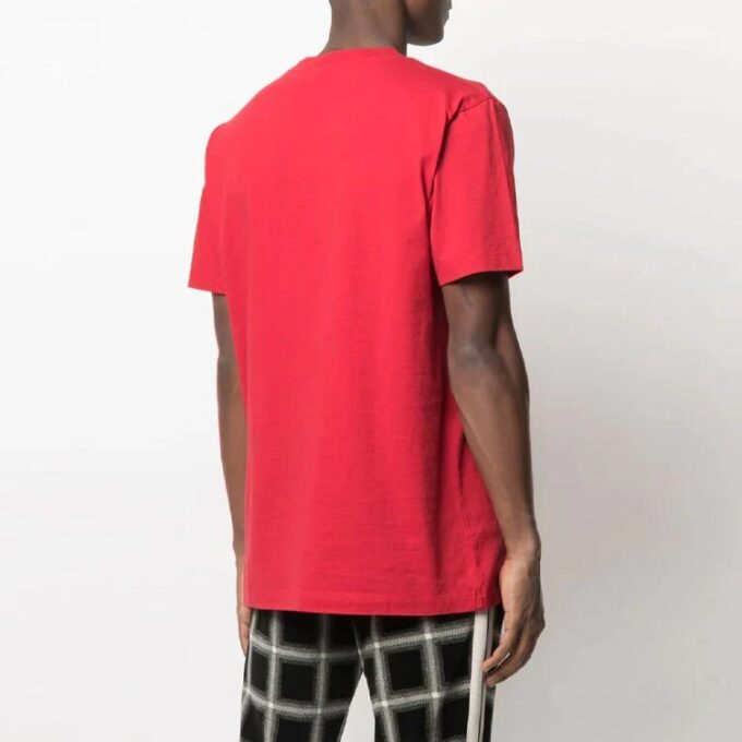 Camiseta de pantalones cortos con cuello redondo y estampado del logotipo SS21, versión roja