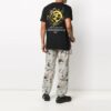 Camiseta de pantalones cortos con estampado de la Tierra bordado, color negro