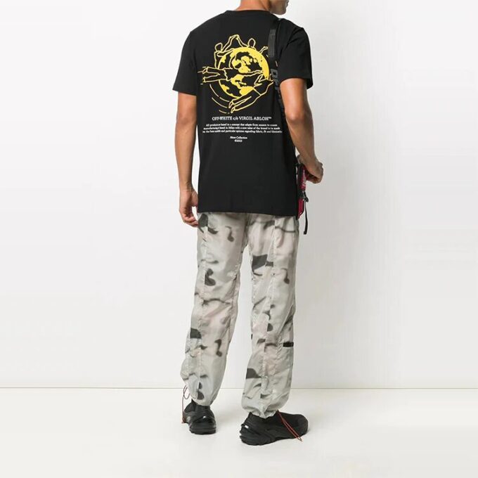 Camiseta de pantalones cortos con estampado de la Tierra bordado, color negro