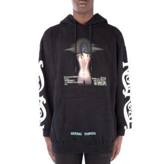 Camiseta deportiva estampada de manga larga con capucha, corte ajustado, color negro