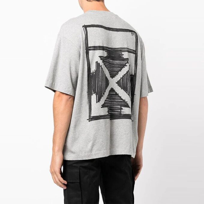 Camiseta gris de hombre Off-White FW21 con estampado del logotipo, pantalones cortos y corte holgado