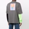 Camiseta gris de manga larga con estampado FW21