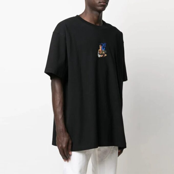 Camiseta negra de manga corta holgada con diseño de flecha azul de la colección 21SS