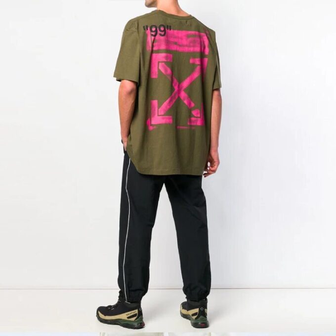 Camiseta Off-White de manga corta y corte holgado con estampado de flechas de graffiti para hombre, color verde militar
