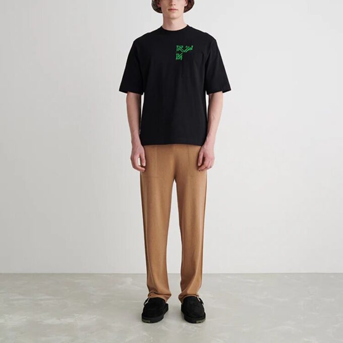 Camiseta Off-White para hombre de la colección SS22 con estampado de flechas pintadas con spray, de manga corta y corte holgado, en color negro