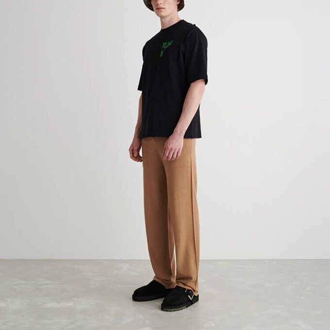 Camiseta Off-White para hombre de la colección SS22 con estampado de flechas pintadas con spray, de manga corta y corte holgado, en color negro