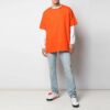 Camiseta oversize de manga corta con bordado de flechas abstractas