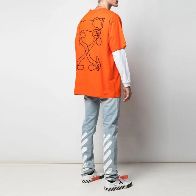 Camiseta oversize de manga corta con bordado de flechas abstractas