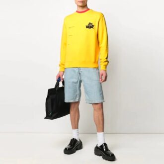 Versión holgada de manga larga con estampado del logotipo SS21, color amarillo